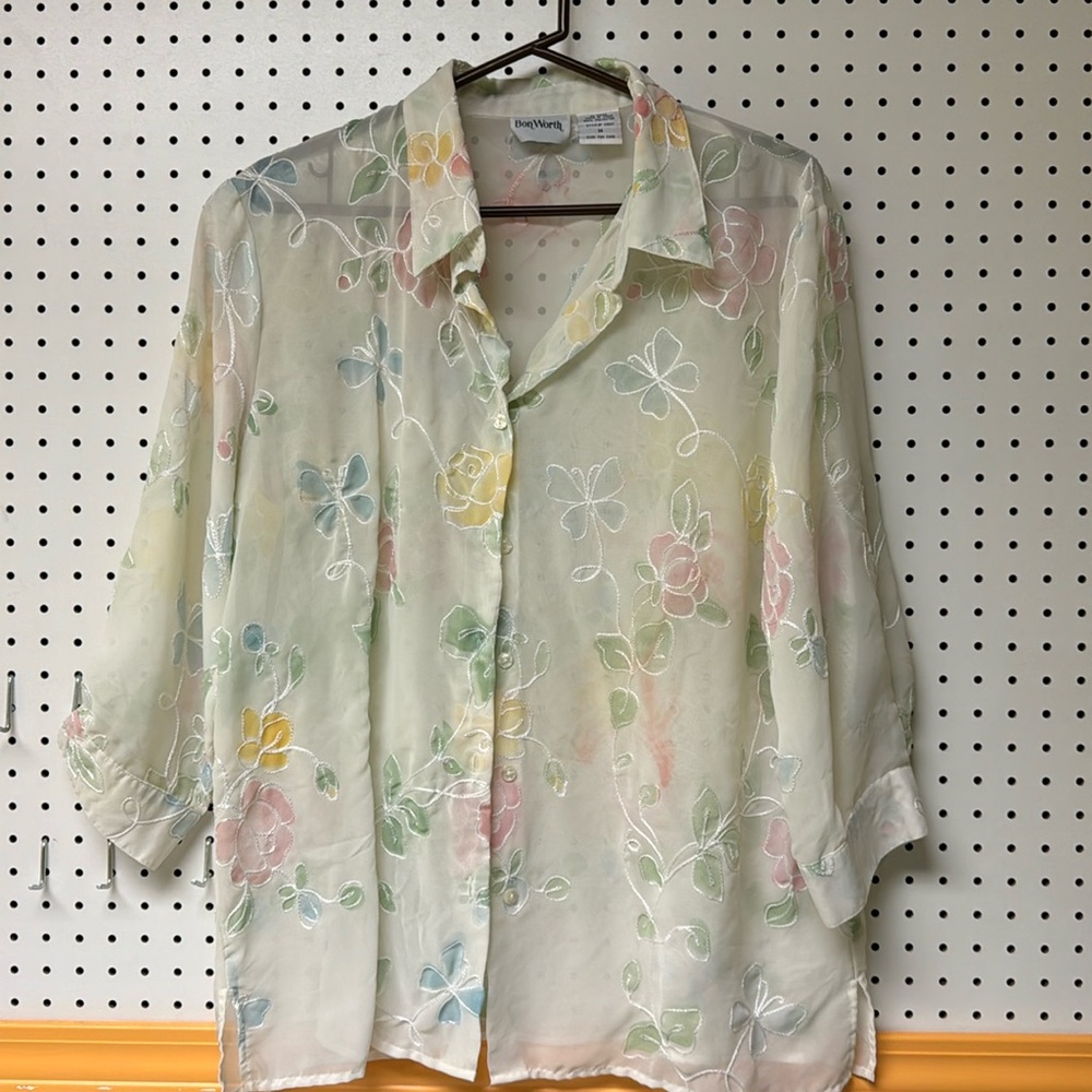 Bon Worth Women’s Floral blouse, size medium
